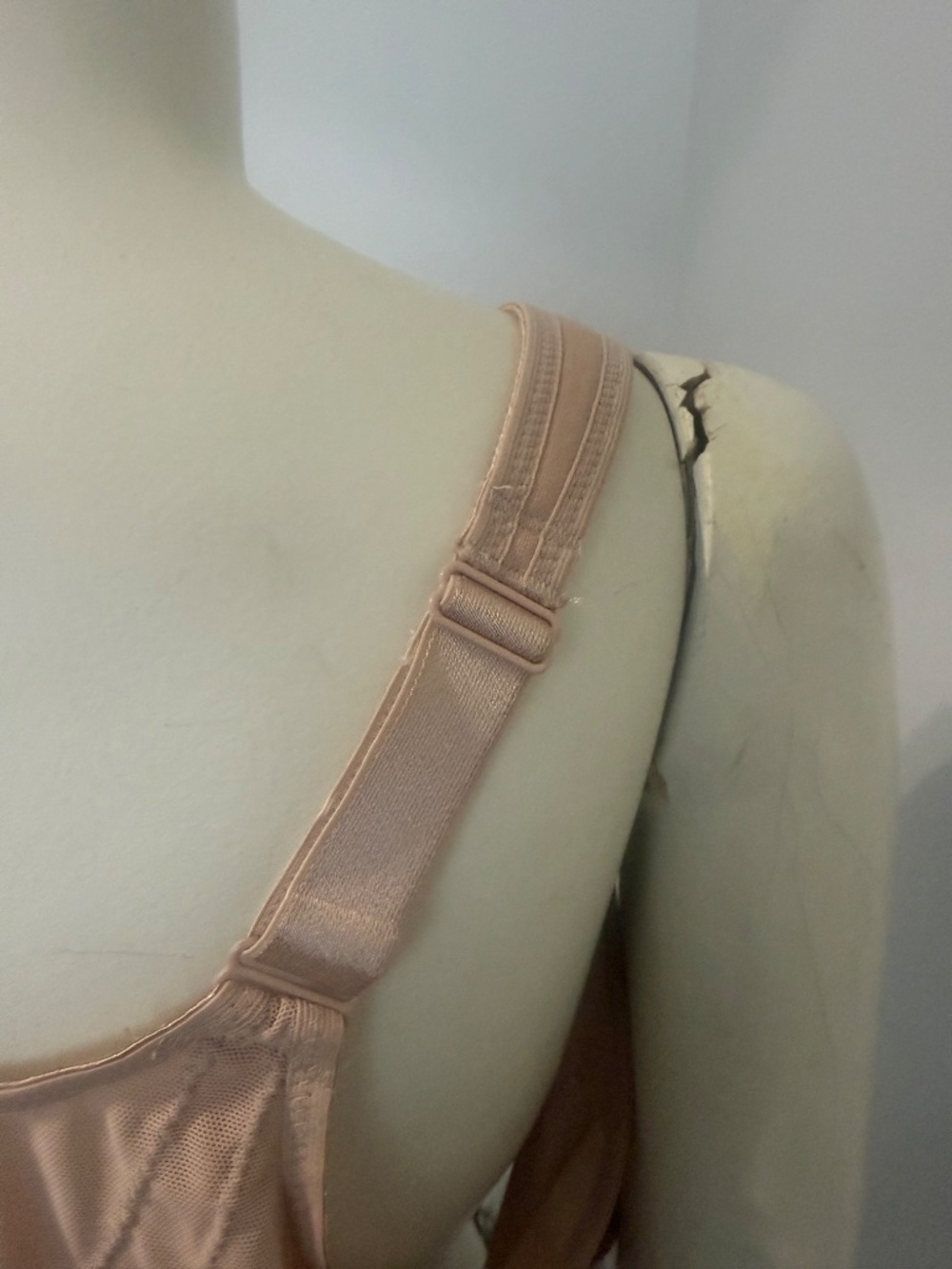 Glamorise bra,48 C. Nude - Picture 8 of 11